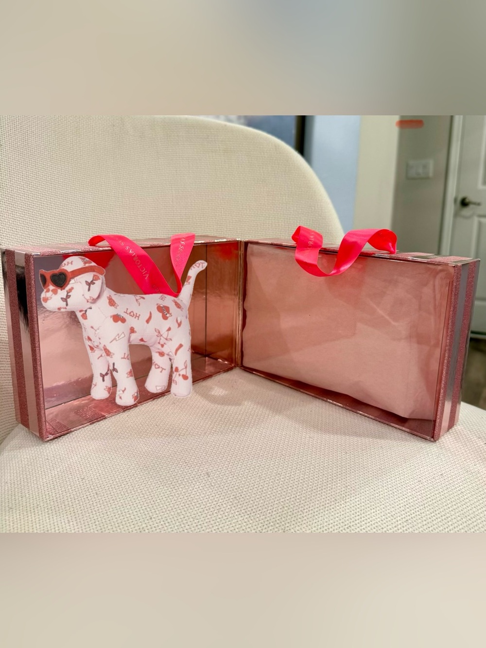 Victoria's Secret Pink collectable Plush Dog new in a limited edition box
